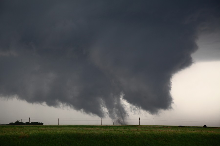Dodge City supercell producing multiple tornadoes, 24 May 2016